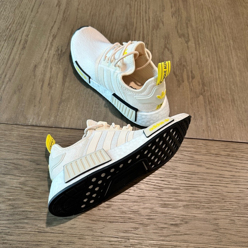 Adidas NMD R1 Cream Size 7.5 Like New - worn once - Picture 11 of 11